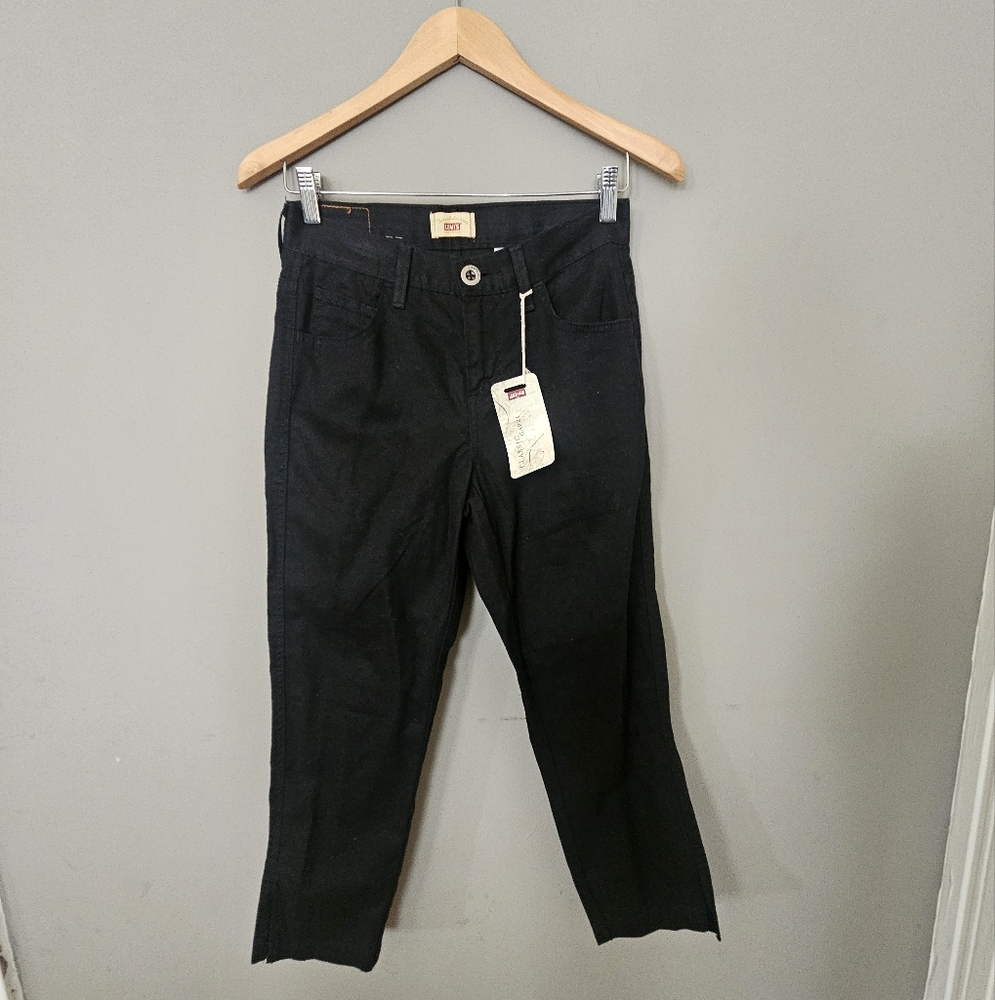 Levi's Black Denim Capri Pants